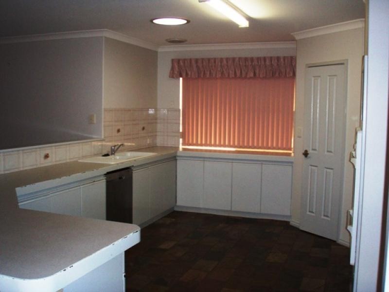 6 ST ANDREWS COURT, Halls Head WA 6210