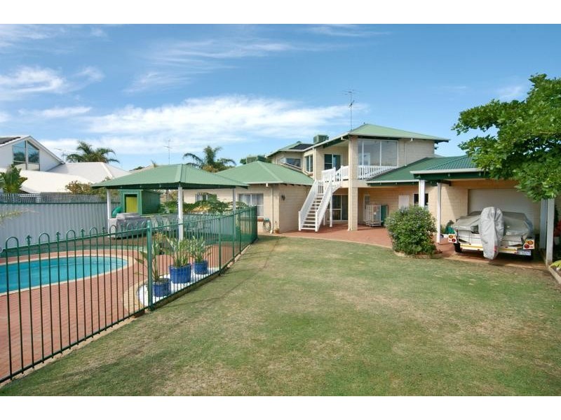 12 Gannet Rise, Halls Head WA 6210