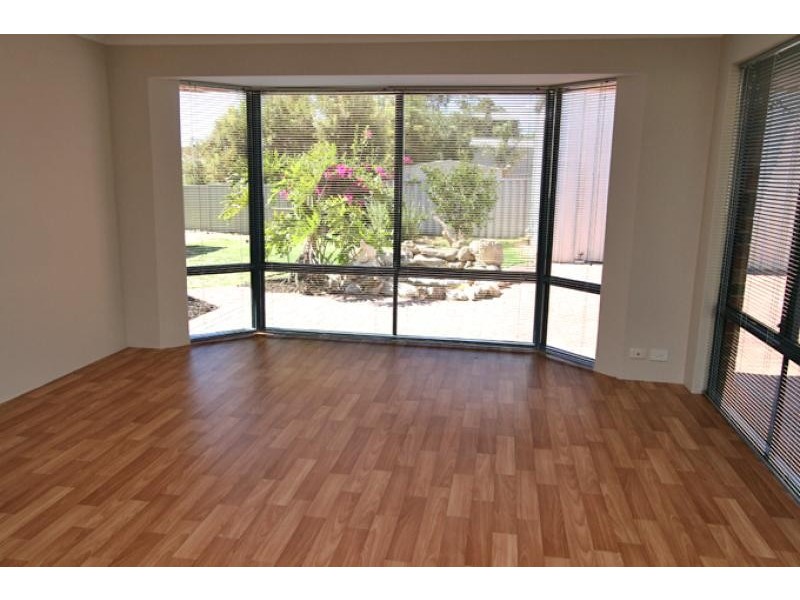 8 Bonnie Doone Grove, Dawesville WA 6211