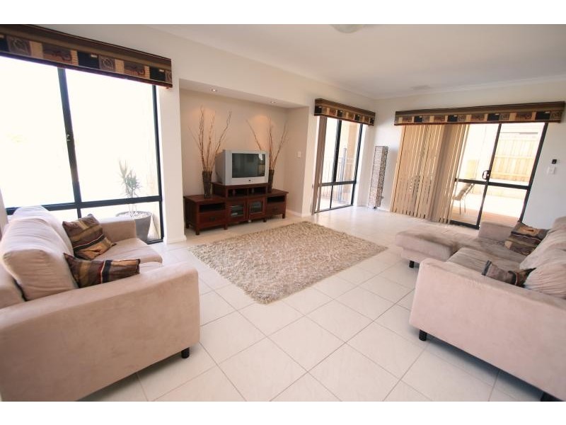 16 CARISSA TURN, Halls Head WA 6210