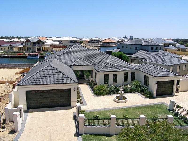 24 LEISURE WAY, Halls Head WA 6210