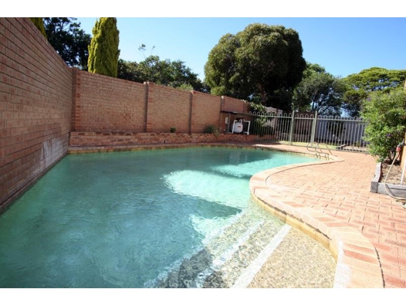 21 Fairfield Way, Halls Head WA 6210
