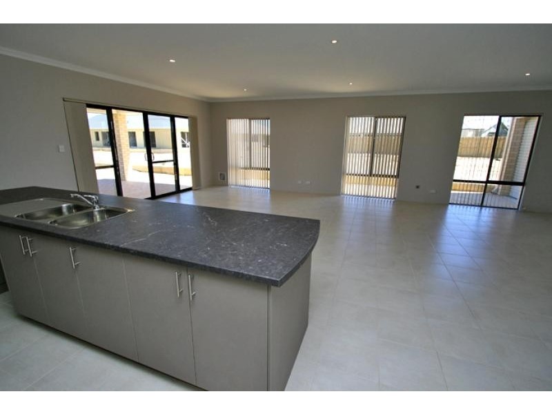 28 MARSDENIA ROAD, Halls Head WA 6210