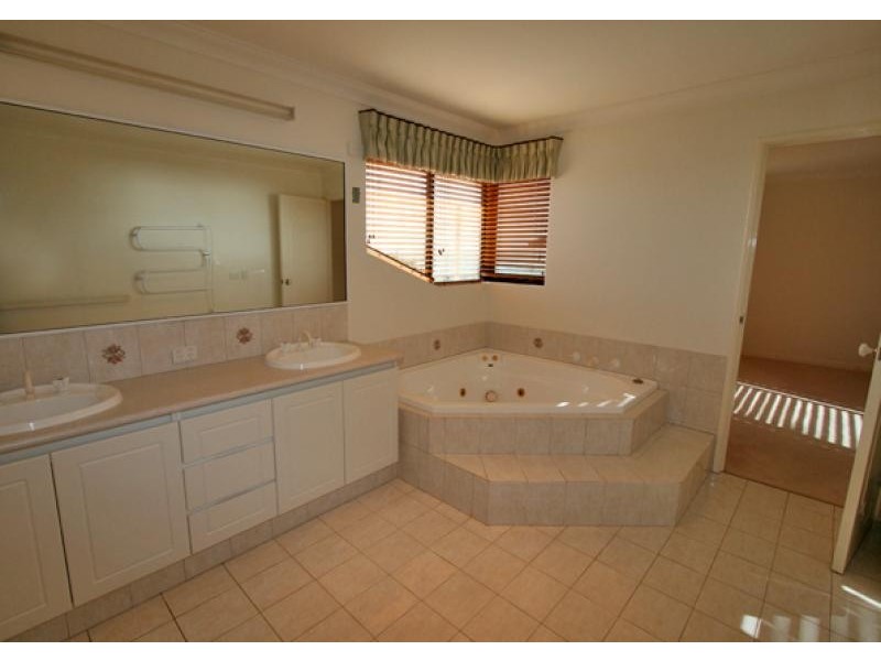 21 Magnetic Square, Halls Head WA 6210