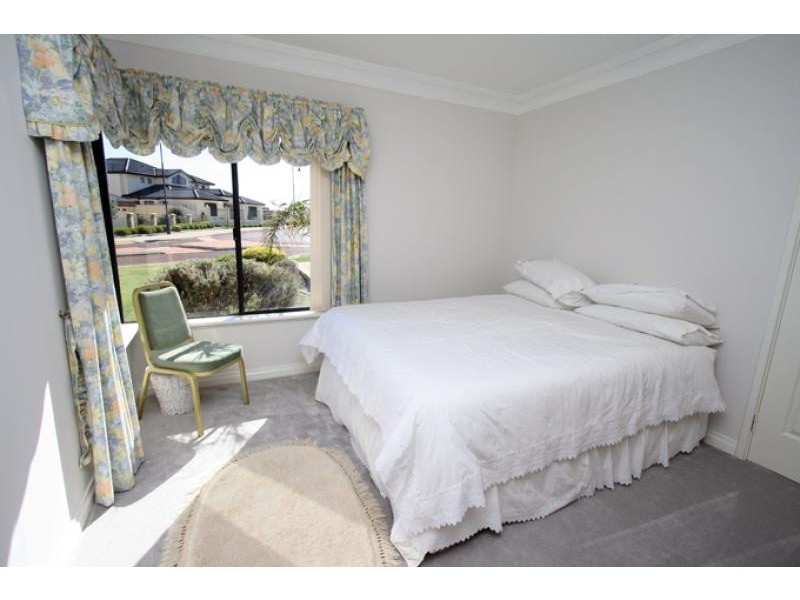 33 Princeton Drive, Wannanup WA 6210
