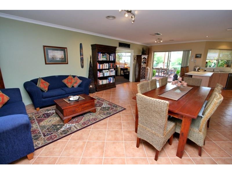 6 NAPIER CLOSE, Halls Head WA 6210