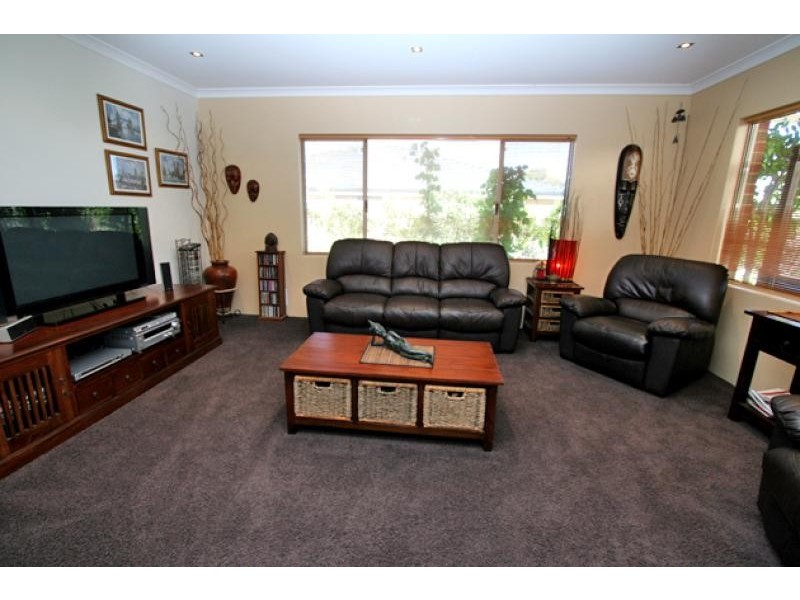 6 NAPIER CLOSE, Halls Head WA 6210