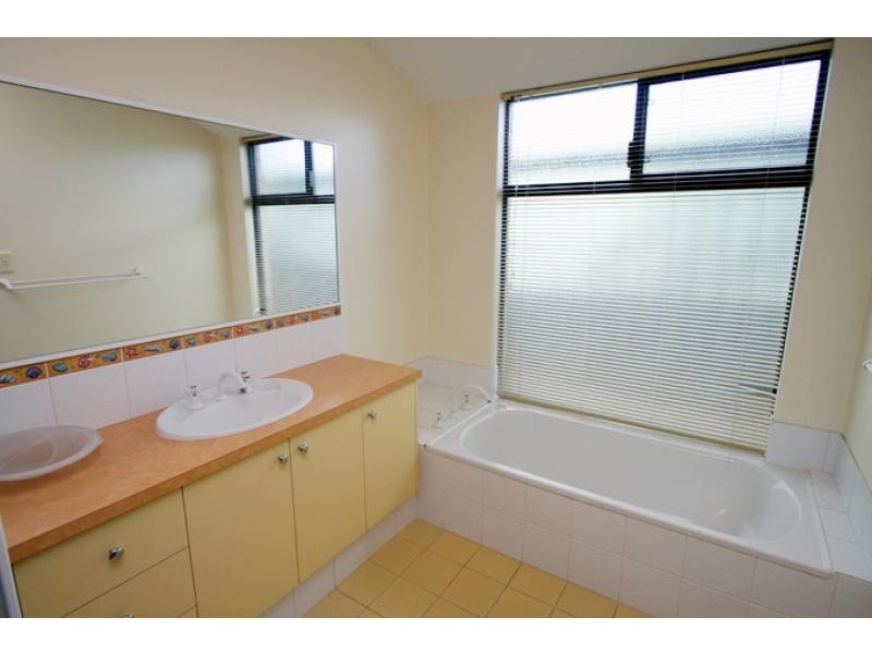 19 Glenelg Way, Meadow Springs WA 6210