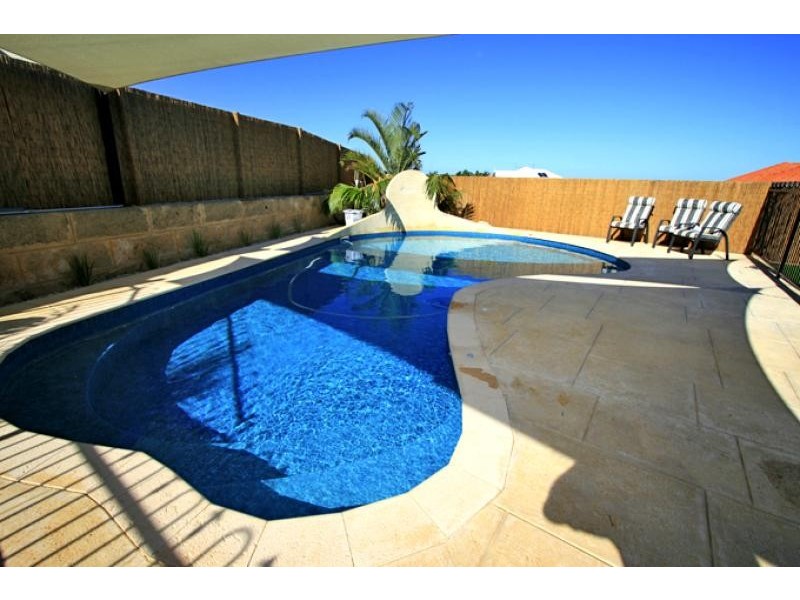 16 Highview Rise, Halls Head WA 6210