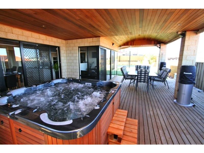 16 Highview Rise, Halls Head WA 6210