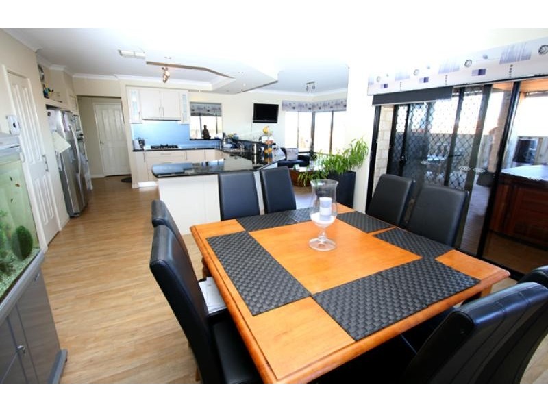 16 Highview Rise, Halls Head WA 6210