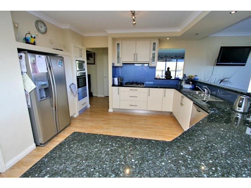 16 Highview Rise, Halls Head WA 6210