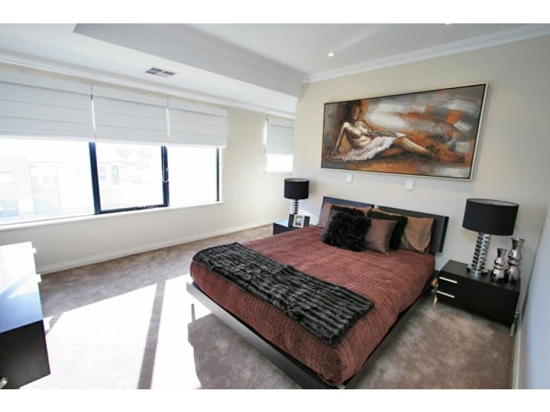 2/9 Dorsodura Mews, Mandurah WA 6210