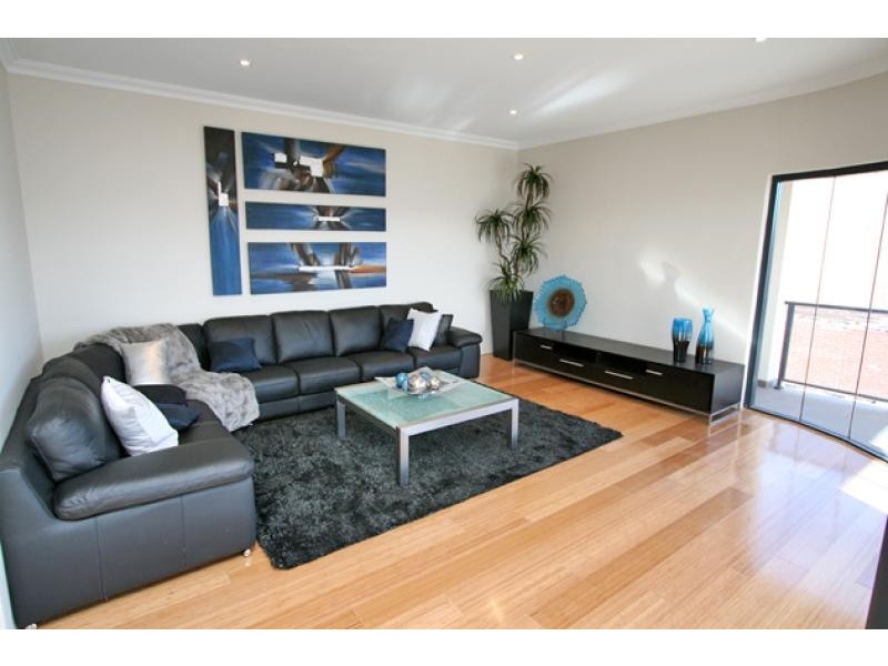 2/9 Dorsodura Mews, Mandurah WA 6210