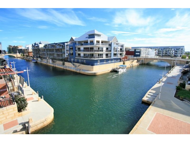 2/9 Dorsodura Mews, Mandurah WA 6210