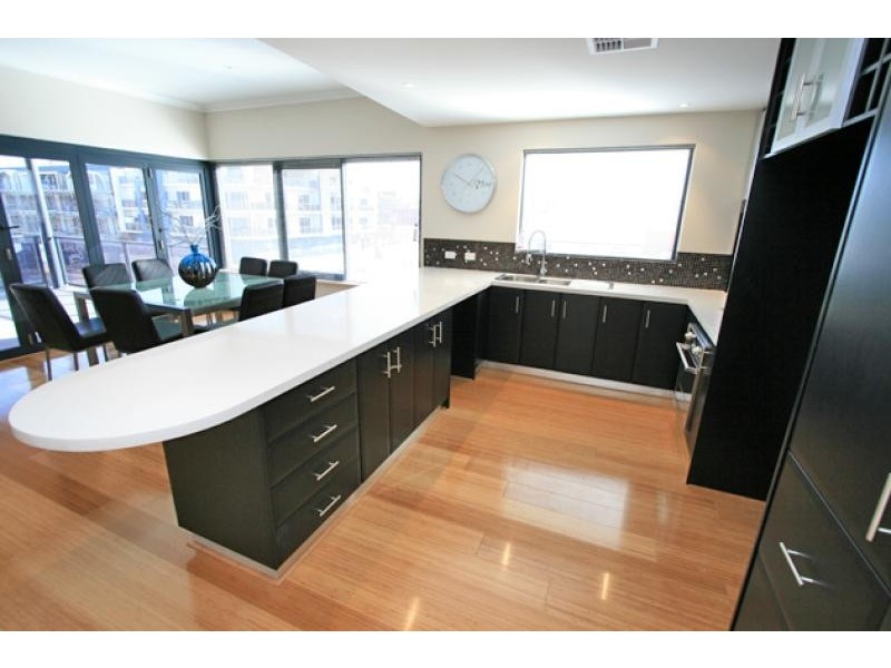 2/9 Dorsodura Mews, Mandurah WA 6210