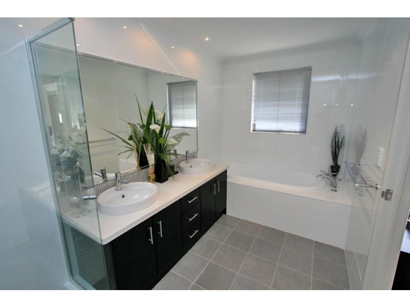 2/9 Dorsodura Mews, Mandurah WA 6210