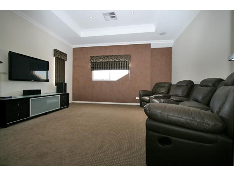 143 Darwin Terrace, Dudley Park WA 6210
