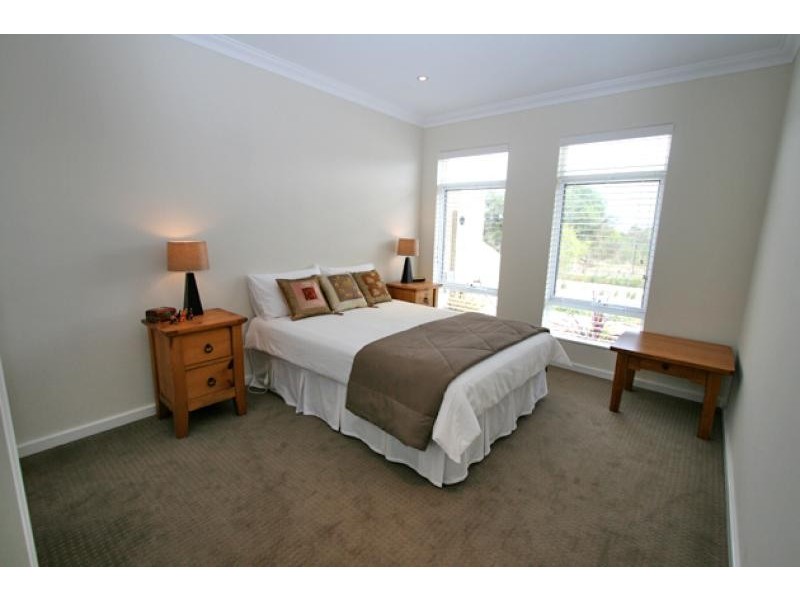 143 Darwin Terrace, Dudley Park WA 6210