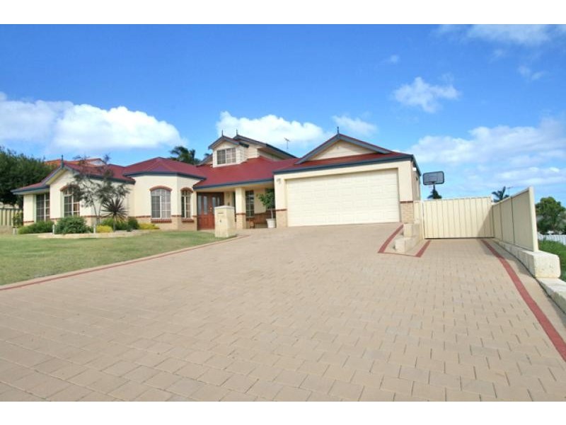 4 Dryandra Place, Halls Head WA 6210