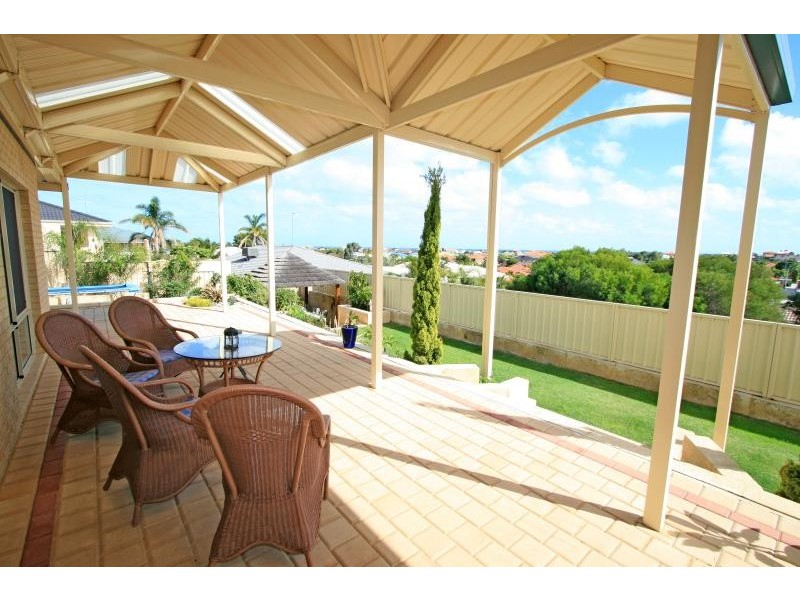 4 Dryandra Place, Halls Head WA 6210