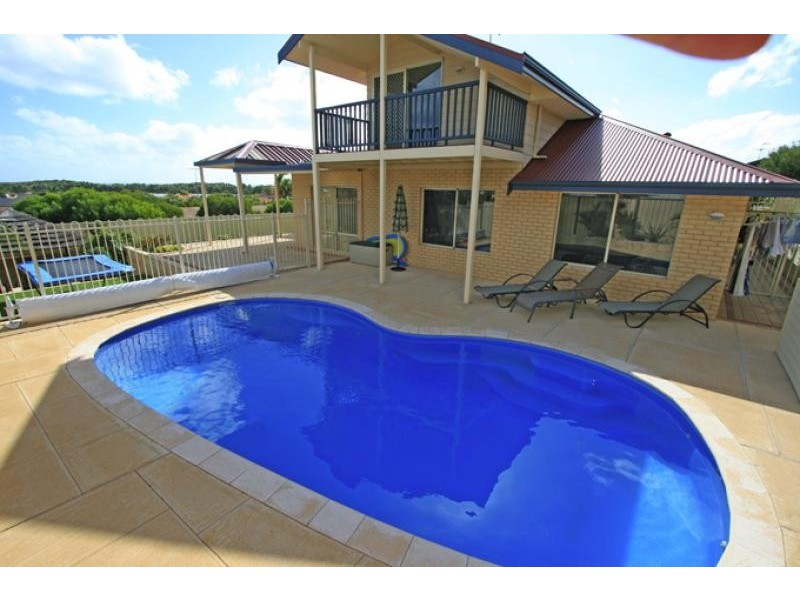 4 Dryandra Place, Halls Head WA 6210