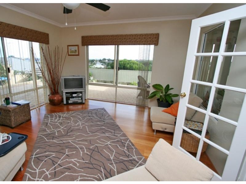 4 Dryandra Place, Halls Head WA 6210