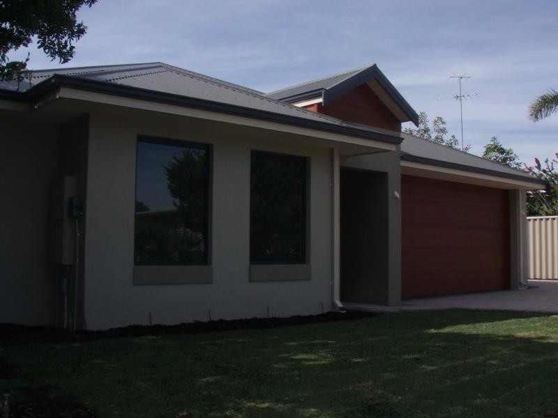 Unit 8 b Loxton Street, Dudley Park WA 6210