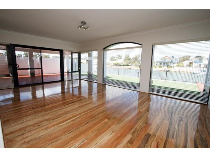 29 Erins Isle, Dudley Park WA 6210