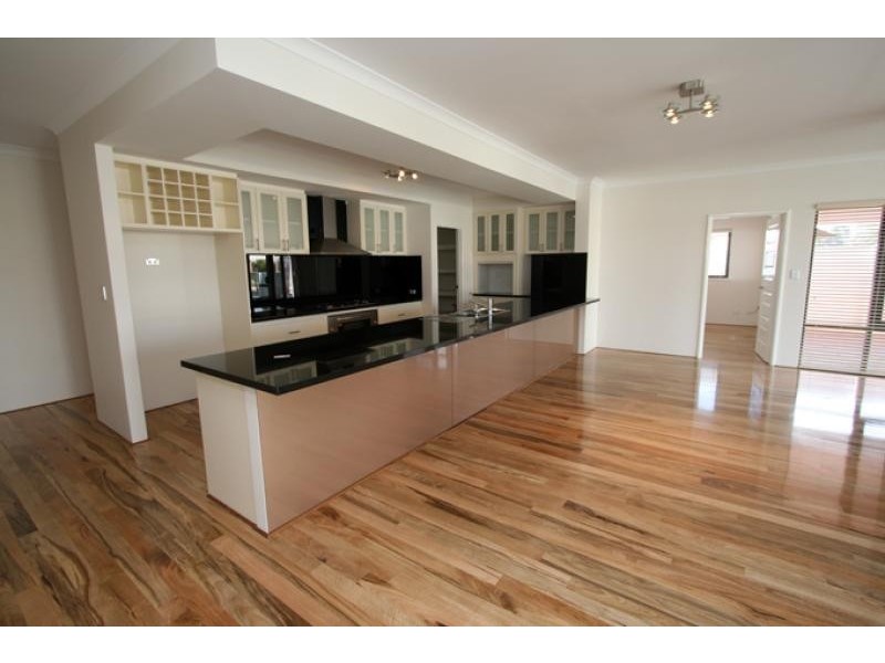 29 Erins Isle, Dudley Park WA 6210