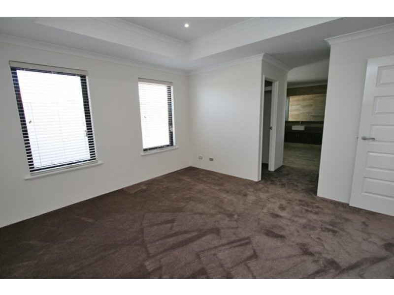 29 Erins Isle, Dudley Park WA 6210