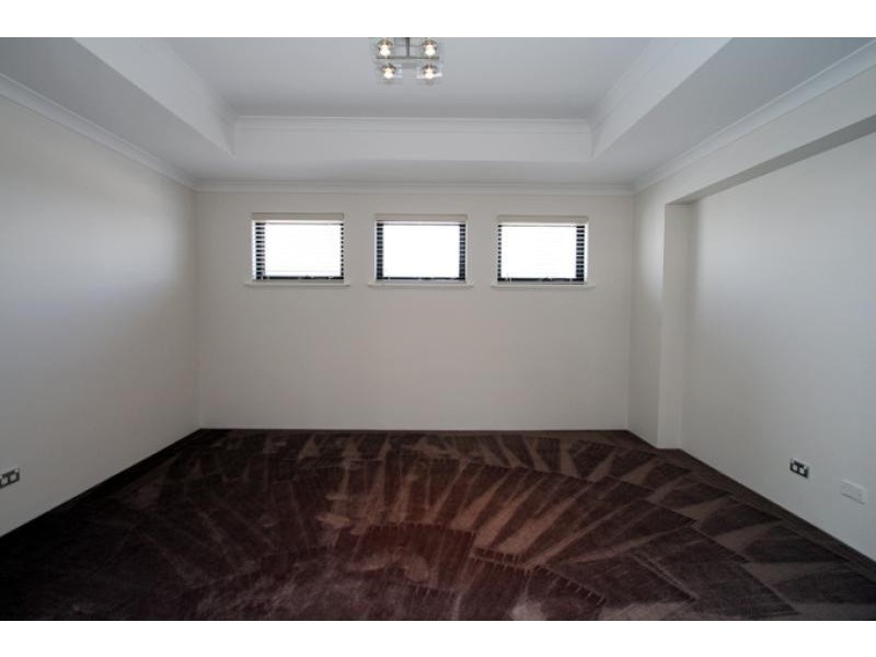 29 Erins Isle, Dudley Park WA 6210