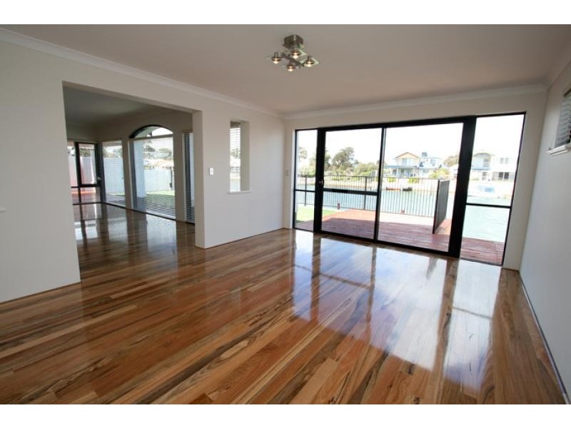 29 Erins Isle, Dudley Park WA 6210