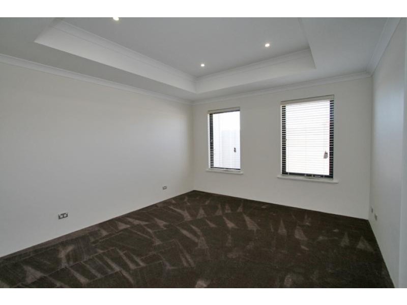 29 Erins Isle, Dudley Park WA 6210