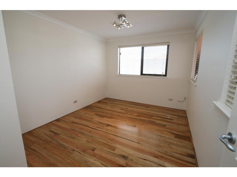 29 Erins Isle, Dudley Park WA 6210