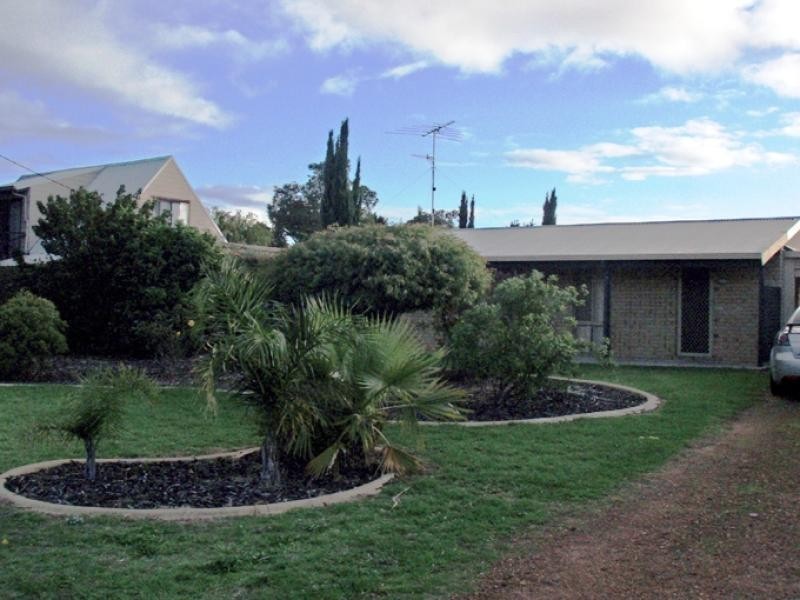 18 Earl Street, Wannanup WA 6210