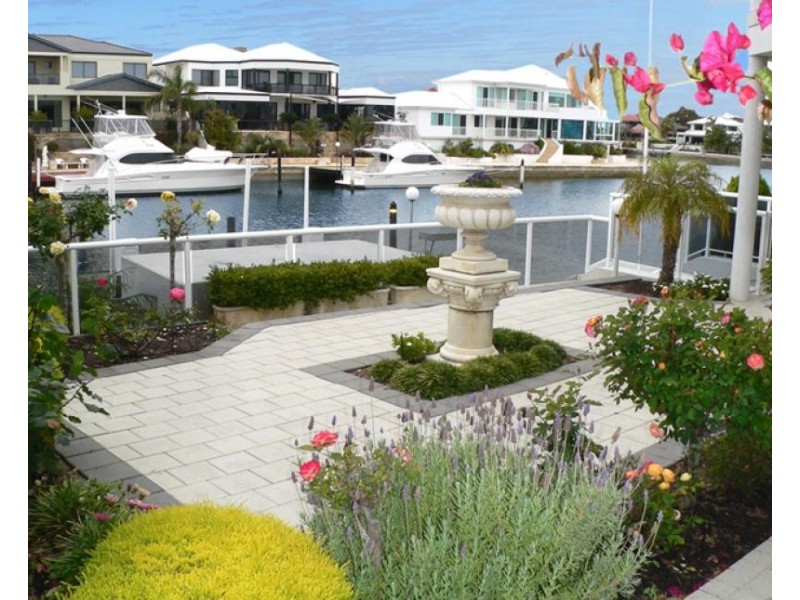 17 Cambria Island Retreat, Halls Head WA 6210