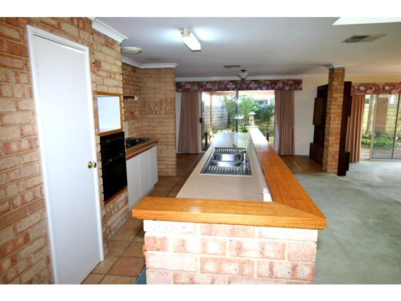 20 GRAFTON DRIVE, Dudley Park WA 6210