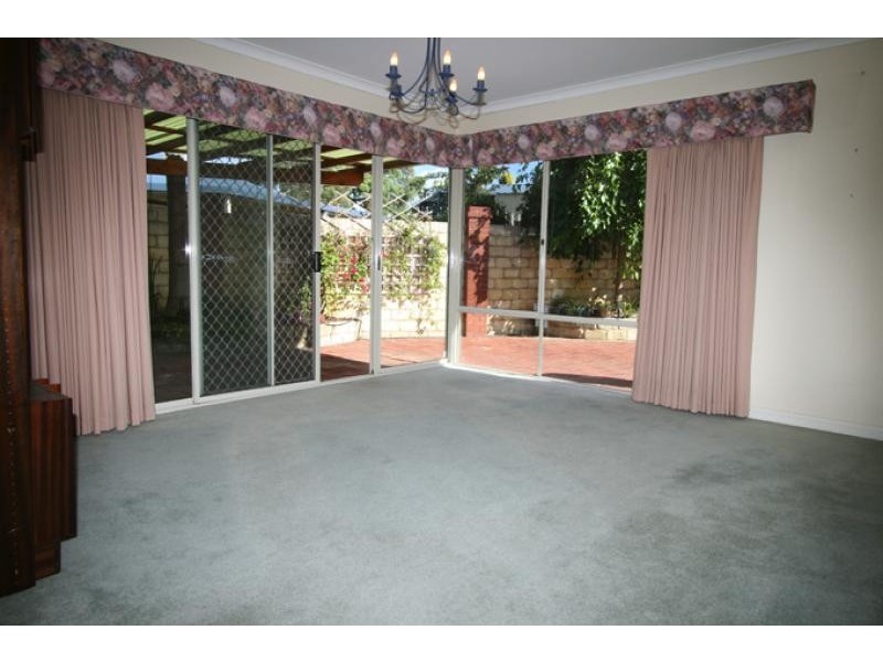 20 GRAFTON DRIVE, Dudley Park WA 6210