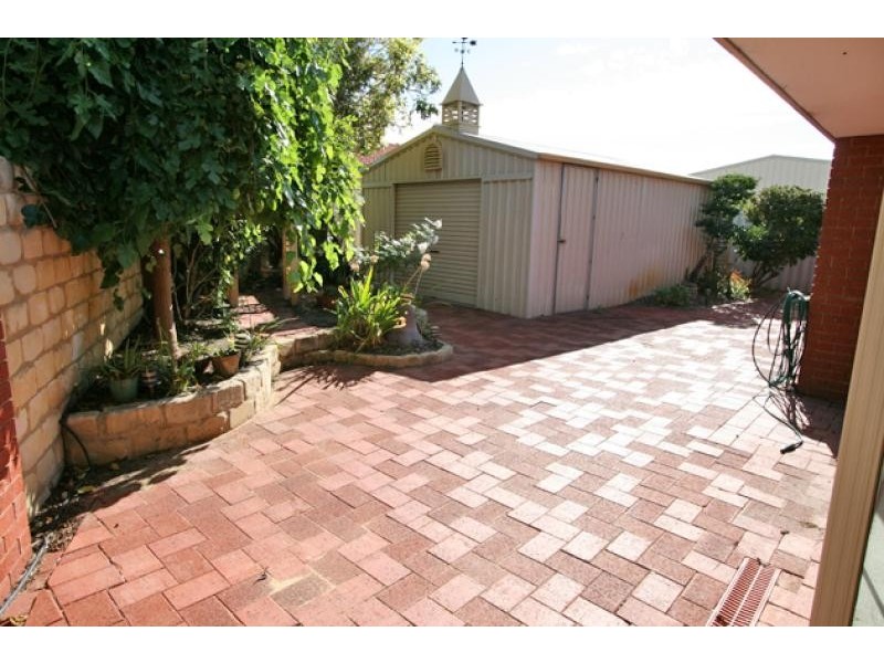 20 GRAFTON DRIVE, Dudley Park WA 6210
