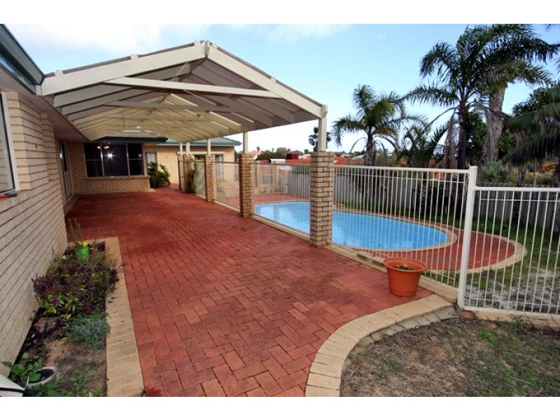 6 St Andrews Court, Halls Head WA 6210