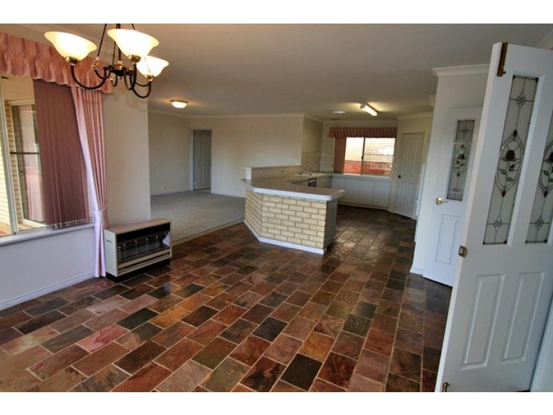 6 St Andrews Court, Halls Head WA 6210