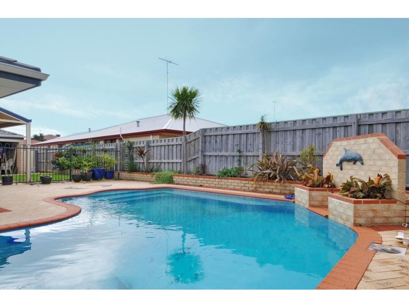 24 Montego Way, Halls Head WA 6210