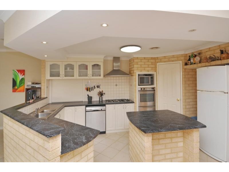 24 Montego Way, Halls Head WA 6210