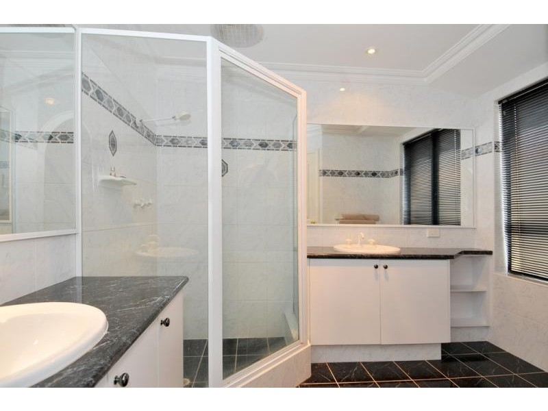 24 Montego Way, Halls Head WA 6210