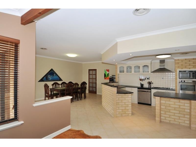 24 Montego Way, Halls Head WA 6210