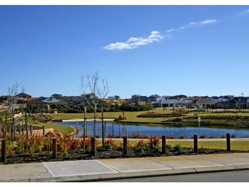 8 CARISSA TURN, Halls Head WA 6210