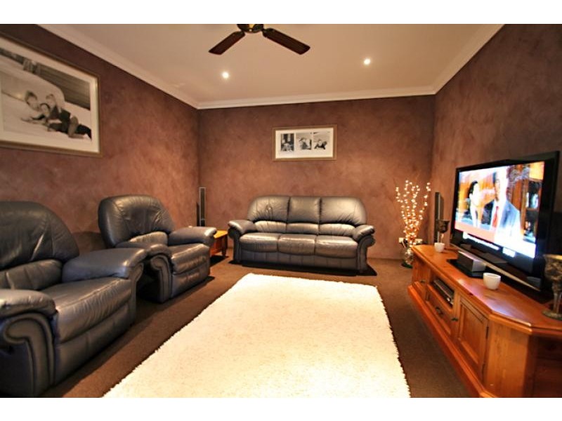 40 Chatsworth Drive, Erskine WA 6210