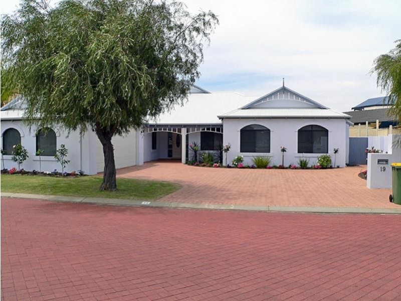 19 Eunamara Retreat, Halls Head WA 6210