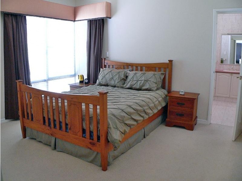 19 Eunamara Retreat, Halls Head WA 6210